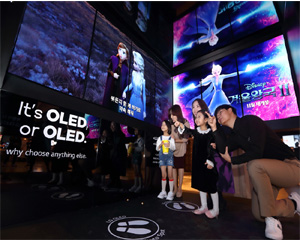 CGV 영화관서 OLED 체험 부스 운영